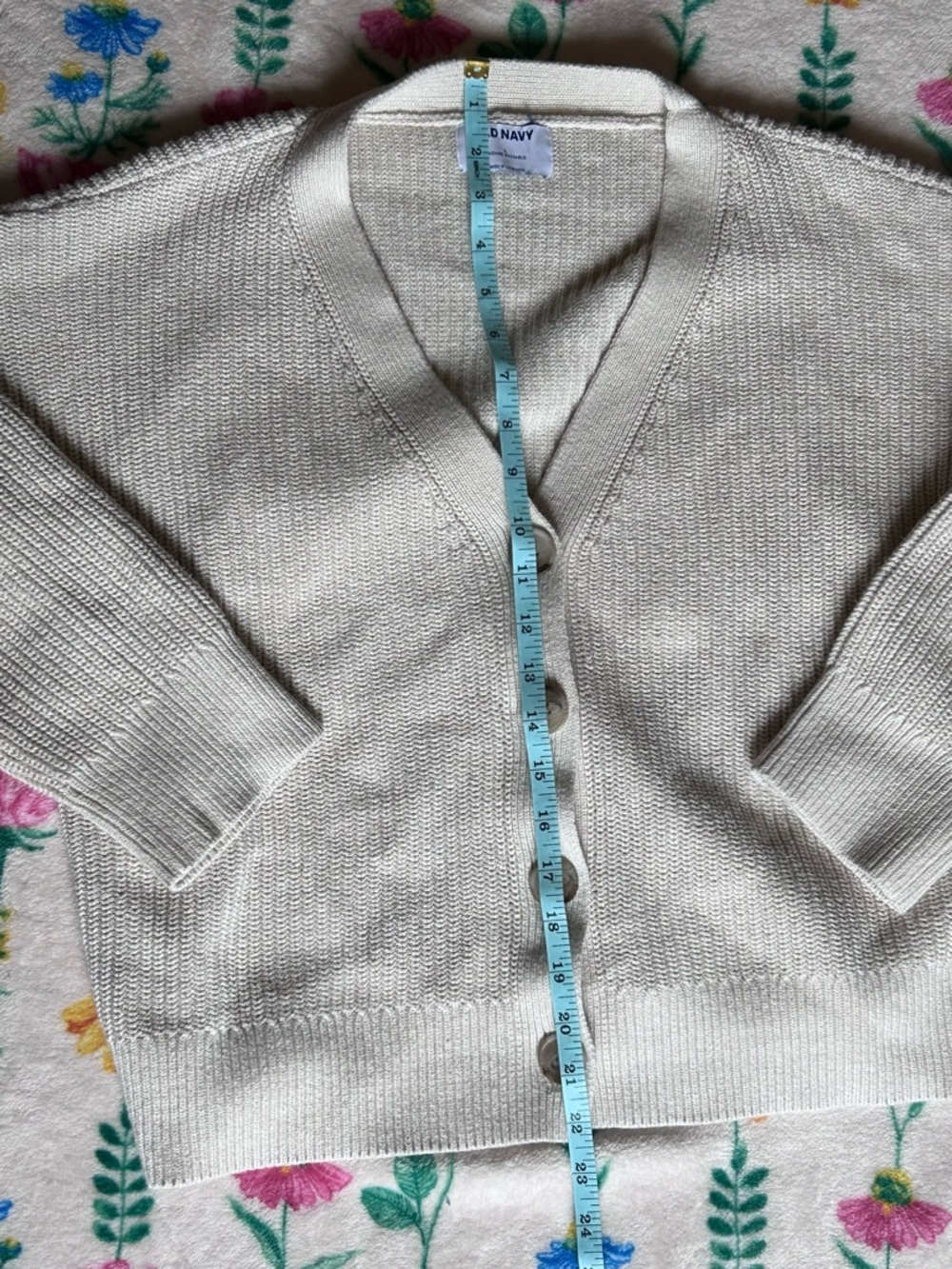 Old Navy Cream Button-Up V-Neck Women's Cardigan - Picture 4 of 6